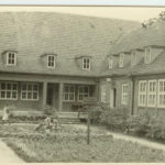 Altes Schwarz-Weiß-Foto vom Pflegeheim Sanderbusch